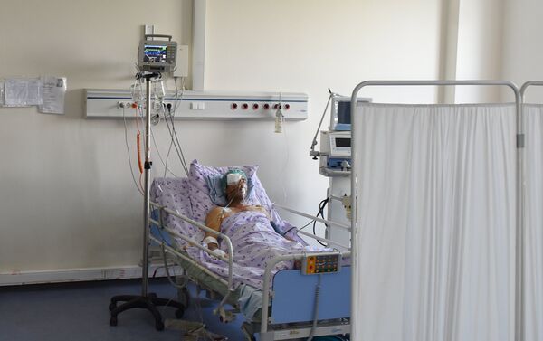 Пациенты, доставленные из прифронтовых сел, находятся под наблюдением врачей - Sputnik Азербайджан