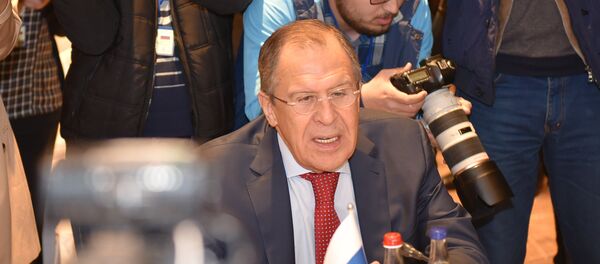 Министр иностранных дел Сергей Лавров перед началом трехсторонней встречи глав МИД Азербайджана, Ирана и России  в Баку - Sputnik Азербайджан