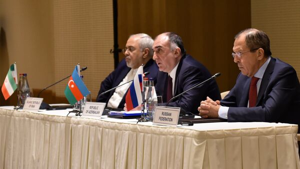 Пресс-конференция после трехсторонней встречи глав МИД в Баку, Маммедъяров, Лавров, Мохаммед Джавад Зариф - Sputnik Азербайджан
