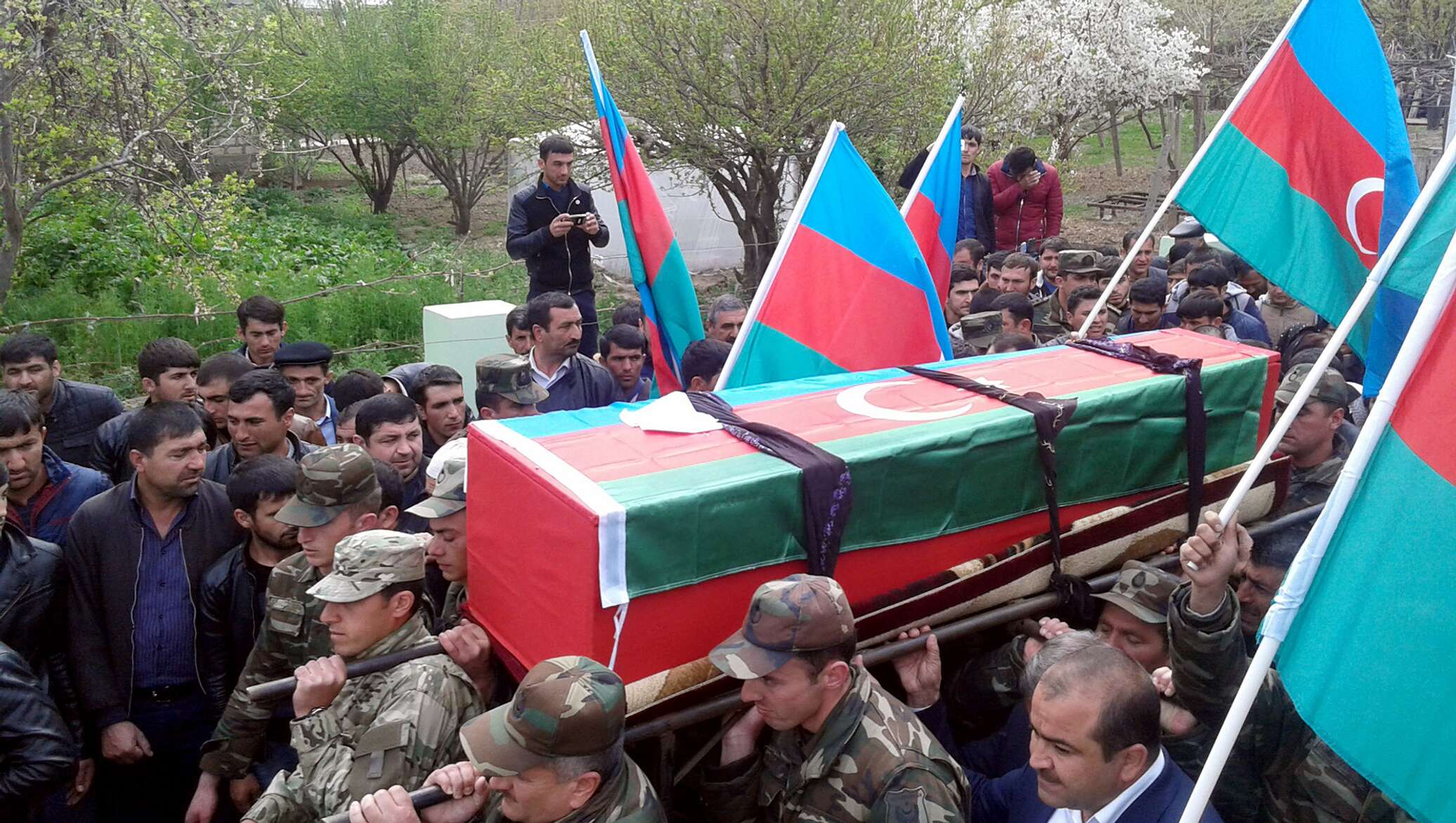 Умершие в азербайджане. Трупы азербайджанских солдат. Шахид Азербайджан Карабах. Мертвые азербайджанские солдаты.