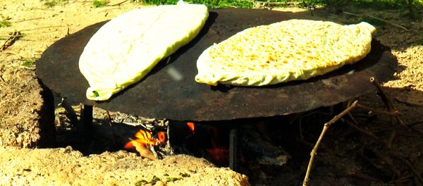 Рецепт карабахской кяты с зеленью Рецепт карабахской кяты с зеленью - Sputnik Азербайджан