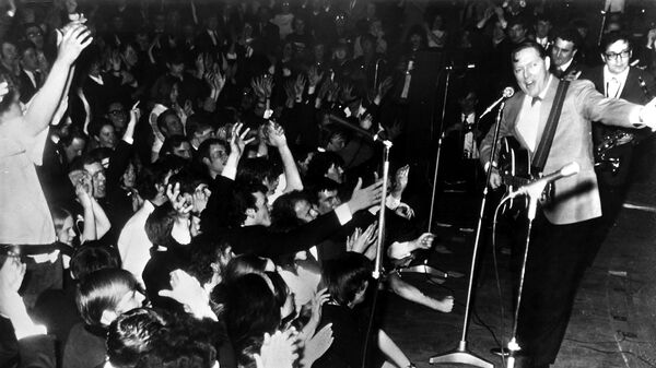 Билл Хейли, американский музыкант, певец и автор песен, один из первых исполнителей рок-н-ролла - Sputnik Азербайджан