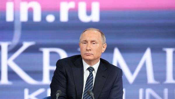 Президент России Владимир Путин на одиннадцатой большой ежегодной пресс-конференции. Архивное фото - Sputnik Азербайджан