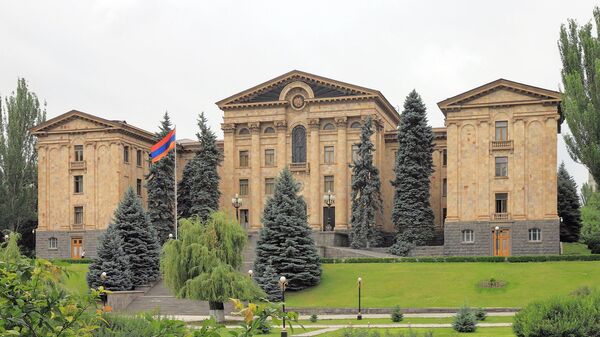Здание Национального Собрания Армении. Архивное фото - Sputnik Azərbaycan