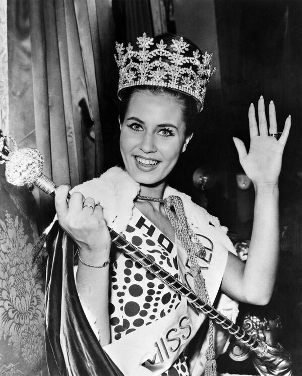 Катарина Лоддерс из Голландии стала Мисс Мира в 1962 году - Sputnik Азербайджан