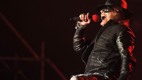 Лидер американской рок-группы Guns N'Roses Эксл Роуз. Архивное фото - Sputnik Азербайджан