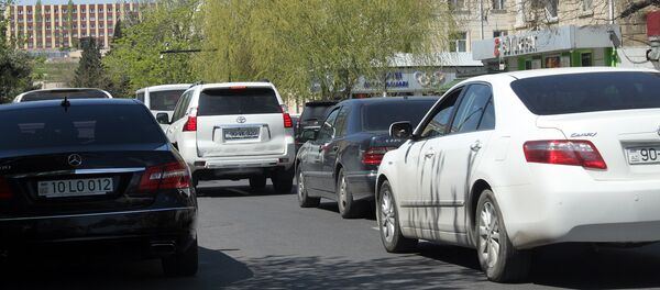 Автомобильная пробка на улице Б.Вагабзаде в Баку Автомобильная пробка на улице Б.Вагабзаде в Баку - Sputnik Азербайджан