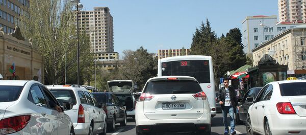 Незаконная парковка на улице Бахтияра Вагабзаде, фото из архива Незаконная парковка на улице Бахтияра Вагабзаде, фото из архива - Sputnik Азербайджан