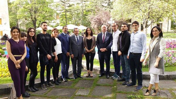 Ankaradakı “Yerli Düşüncə” dərnəyinin təşkil etdiyi “Azərbaycana qardaş dəstəyi” adlı tədbir Ankaradakı “Yerli Düşüncə” dərnəyinin təşkil etdiyi “Azərbaycana qardaş dəstəyi” adlı tədbir - Sputnik Azərbaycan