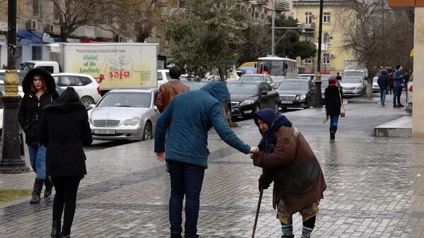Женщина просит милостыню, фото из архива - Sputnik Азербайджан