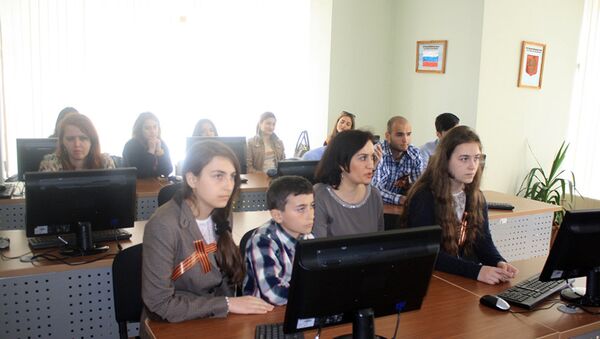 Участники акции «Всероссийский тест по истории Великой Отечественной войны» - Sputnik Азербайджан