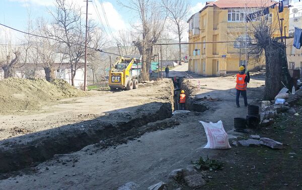 В настоящее время в городе ведутся активные работы по проведению водопроводных и канализационных линий - Sputnik Азербайджан