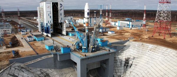 Вывоз ракеты Союз-2.1а с космическими аппаратами на стартовую площадку космодрома Восточный Вывоз ракеты Союз-2.1а с космическими аппаратами на стартовую площадку космодрома Восточный - Sputnik Азербайджан