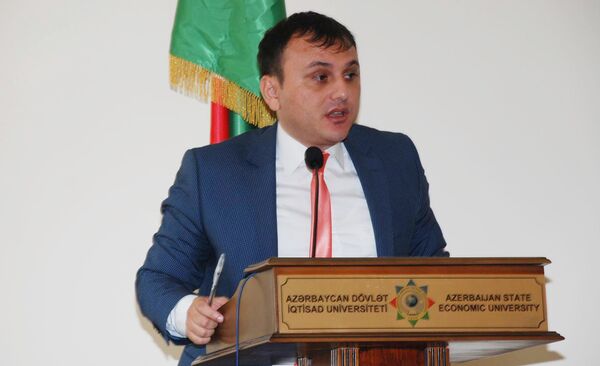 Elşən Bağırzadə, UNEC-in dosenti, iqtisadçı ekspert Elşən Bağırzadə, UNEC-in dosenti, iqtisadçı ekspert - Sputnik Azərbaycan