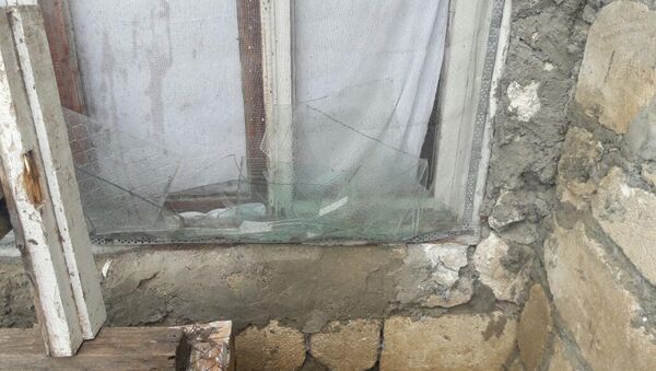 Поврежденное в результате артобстрела здание в городе Агдам - Sputnik Azərbaycan