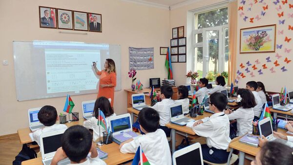 Учебный процесс в одной из бакинских школ. Архивное фото - Sputnik Azərbaycan