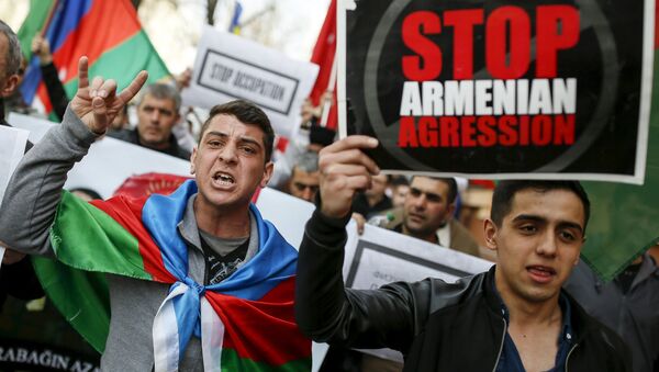Участники шествия против армянской оккупации. Архивное фото - Sputnik Азербайджан