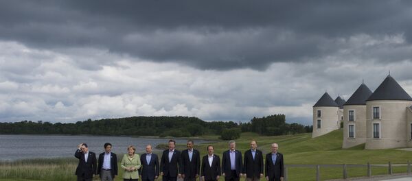 Церемония совместного фотографирования участников саммита G8 - Sputnik Азербайджан