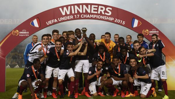 Победители прошлогоднего чемпионата Европы по футболу среди юношей до 17 лет. Бургас, Болгария - Sputnik Азербайджан