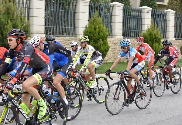 В Баку стартовал велотур Tour d’ Azerbaijan-2016 - Sputnik Азербайджан