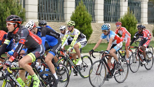 В Баку стартовал велотур Tour d’ Azerbaijan-2016 - Sputnik Азербайджан