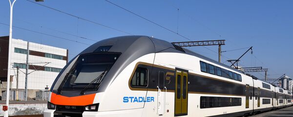 Поезд Stadler на бакинском железнодорожном вокзале Поезд Stadler на бакинском железнодорожном вокзале - Sputnik Азербайджан