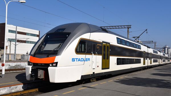 Поезд Stadler на бакинском железнодорожном вокзале - Sputnik Azərbaycan