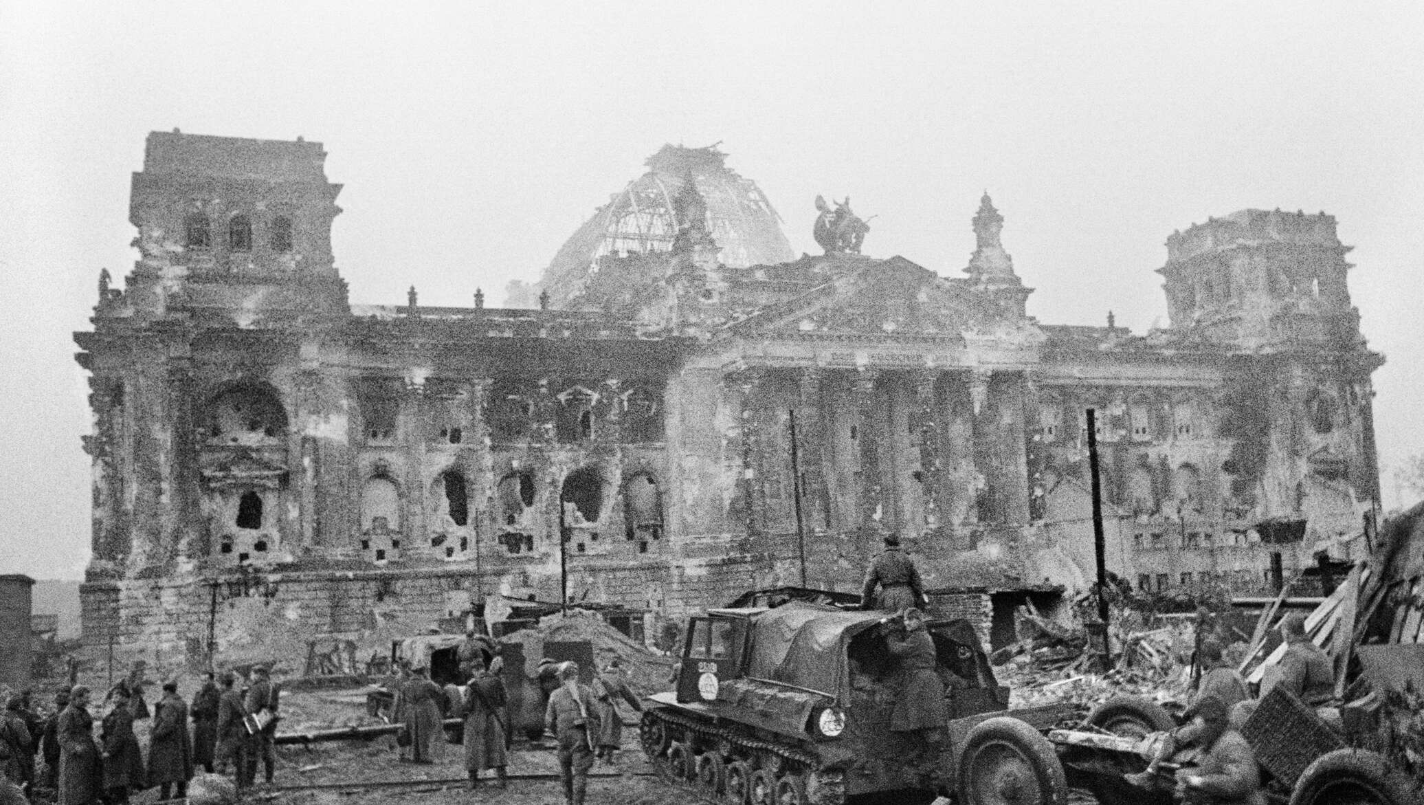 16 мая 1945 года. Штурм Рейхстага 1945. Рейхстаг в Берлине 1945. Штурм Берлина Рейхстаг.