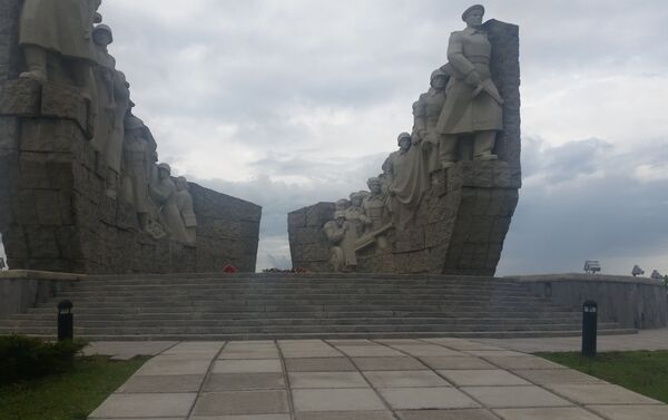 Самбекский мемориал павшим воинам героических азербайджанских дивизий - Sputnik Азербайджан