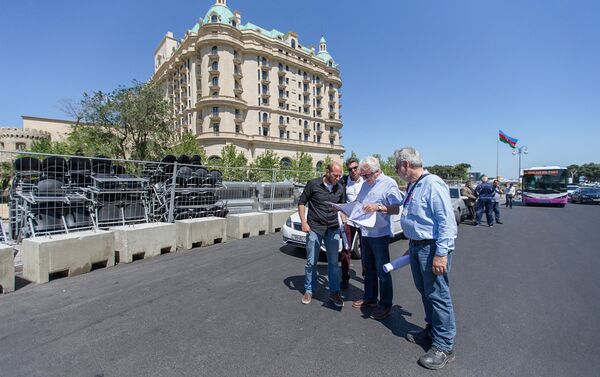 Чарли Уайтинг посетил Баку с целью ознакомления с процессом подготовки к гонке Формулы 1 - Sputnik Азербайджан