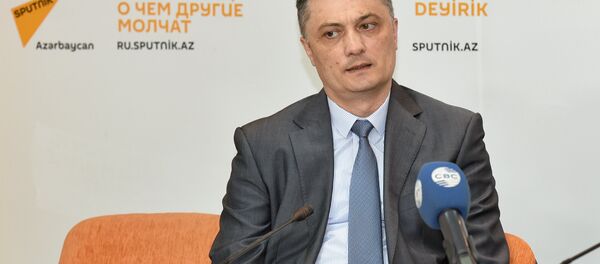 Эксперт-экономист Фархад Амирбеков Эксперт-экономист Фархад Амирбеков - Sputnik Азербайджан