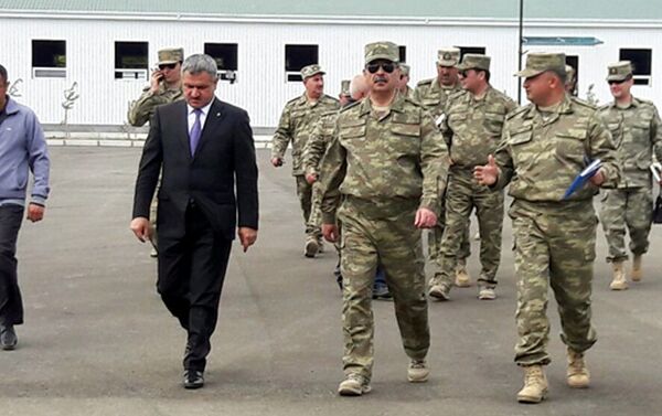 Министр обороны проверил ход строительства военных городков - Sputnik Азербайджан