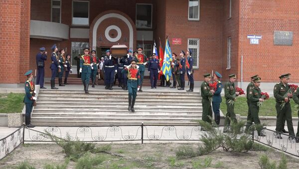 Погибшего в Сирии сержанта похоронили в Воронеже с военными почестями - Sputnik Азербайджан