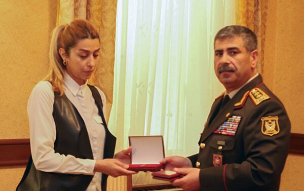 Cемьям Национальных героев переданы их посмертные награды - Sputnik Азербайджан