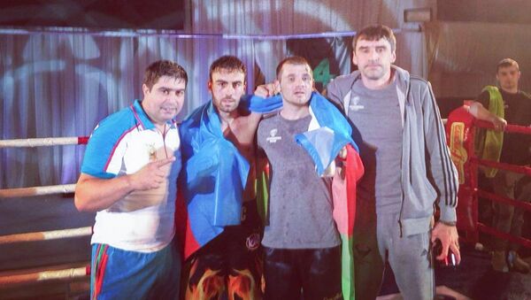 Зохраб Азимов (второй слева) и Зураб Фароян (третий слева) - Sputnik Азербайджан