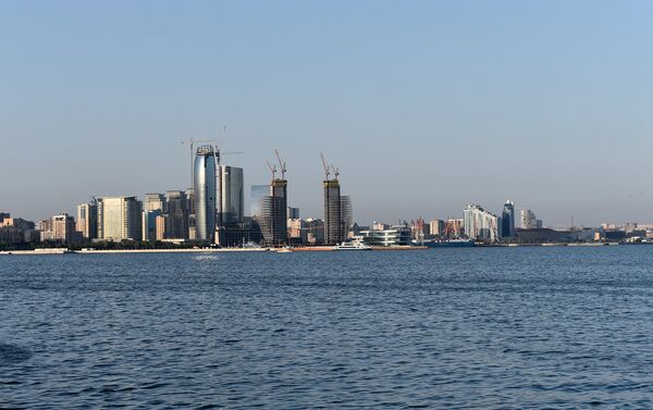 Вид на Баку с бульвара Белый город - Sputnik Азербайджан