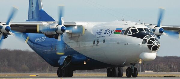 Cамолет АН-12 авиакомпании Silk Way. Архивное фото - Sputnik Азербайджан