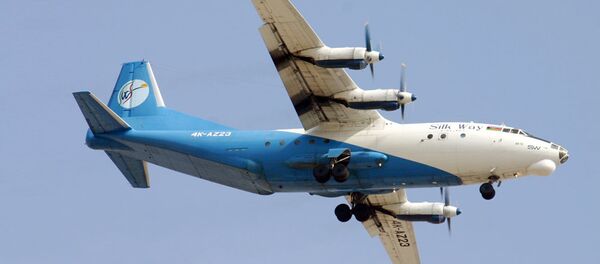 Cамолет АН-12 авиакомпании Silk Way. Архивное фото Cамолет АН-12 авиакомпании Silk Way. Архивное фото - Sputnik Азербайджан