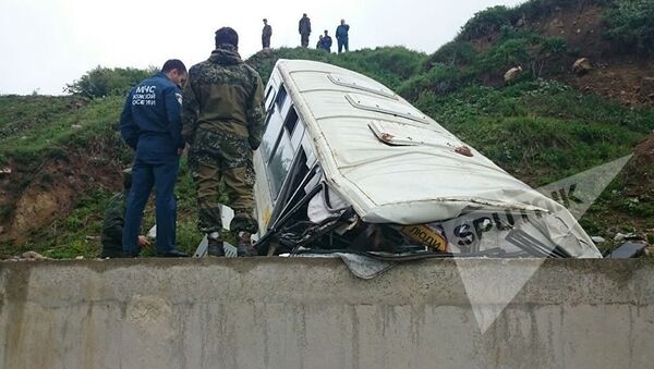 Авария на горной дороге Цхинвал-Канчавети в Южной Осетии - Sputnik Азербайджан