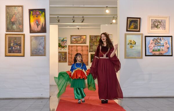 Открытие выставки Из вчера в сегодня в галерее Союза художников Азербайджана - Sputnik Азербайджан