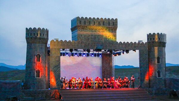 Tarixin canlı səhifələri IV Gənclər festivalı - Sputnik Azərbaycan