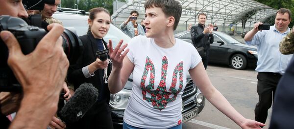 Надежда Савченко в Международном аэропорте Борисполь. Архивное фото Надежда Савченко в Международном аэропорте Борисполь. Архивное фото - Sputnik Азербайджан