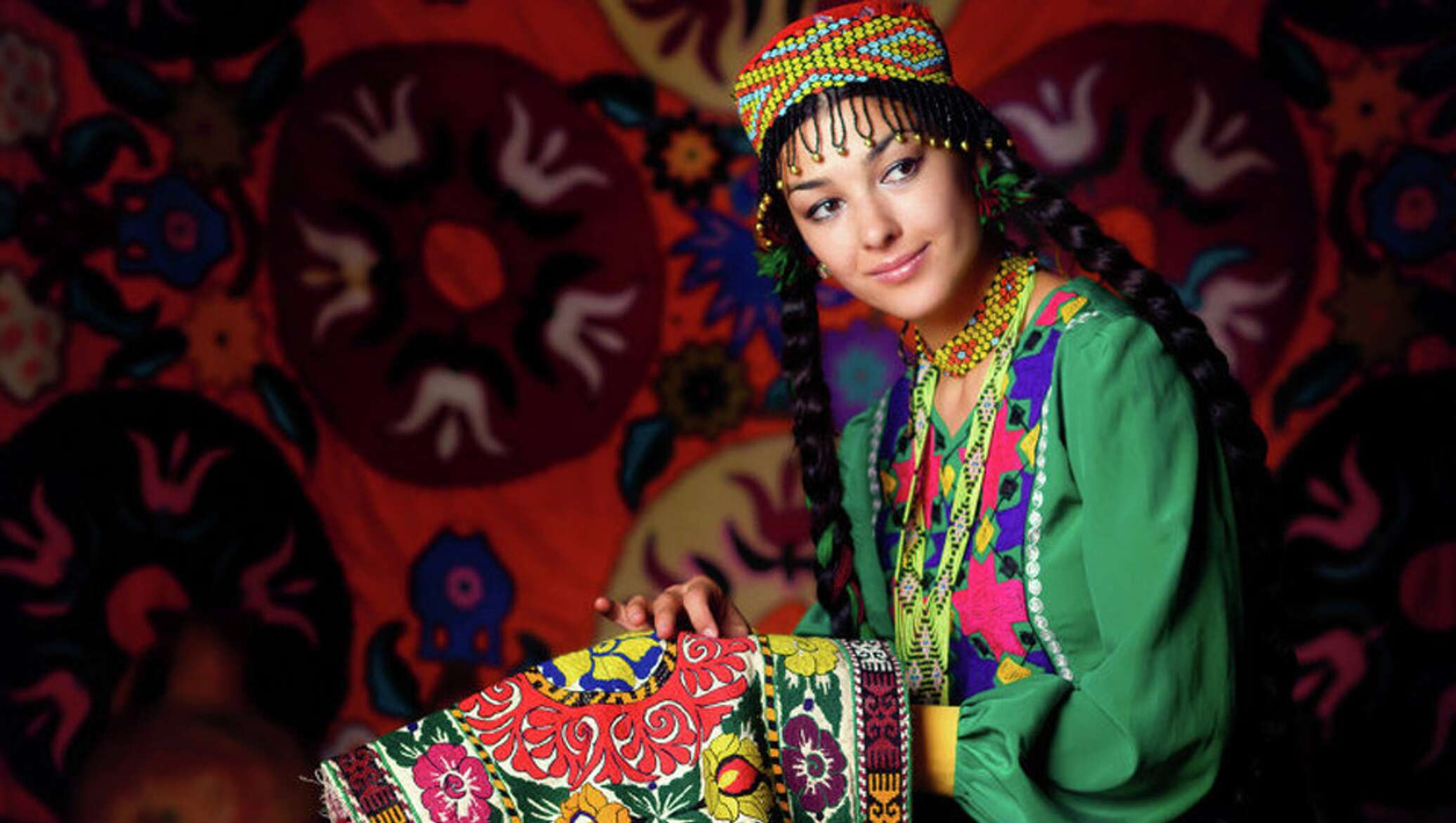 Аудио таджикский. Культура Таджикистана. Узбечка. Национальная одежда Таджикистана. Узбечки в национальной одежде.