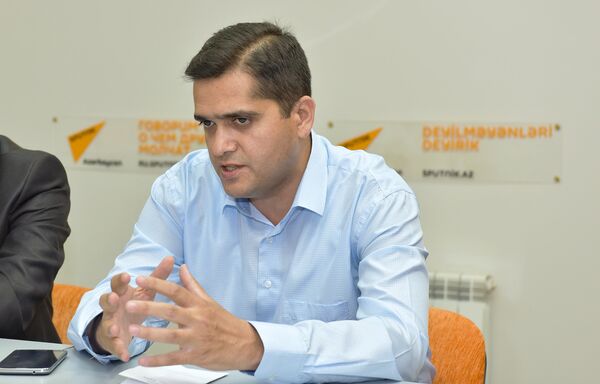 Эльхан Шахиноглу, политолог, руководитель аналитического центра Атлас Эльхан Шахиноглу, политолог, руководитель аналитического центра Атлас - Sputnik Азербайджан