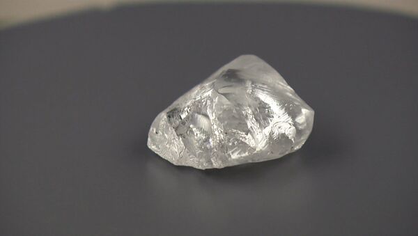 Алмаз весом 207,29 карата: как выглядит найденный в Якутии уникальный камень - Sputnik Азербайджан