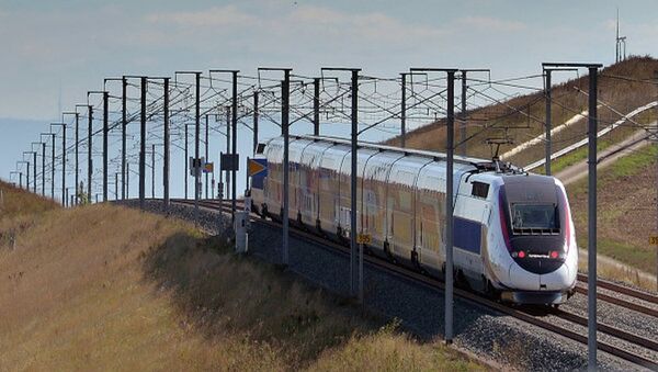 Скоростной поезд во Франции - Sputnik Azərbaycan