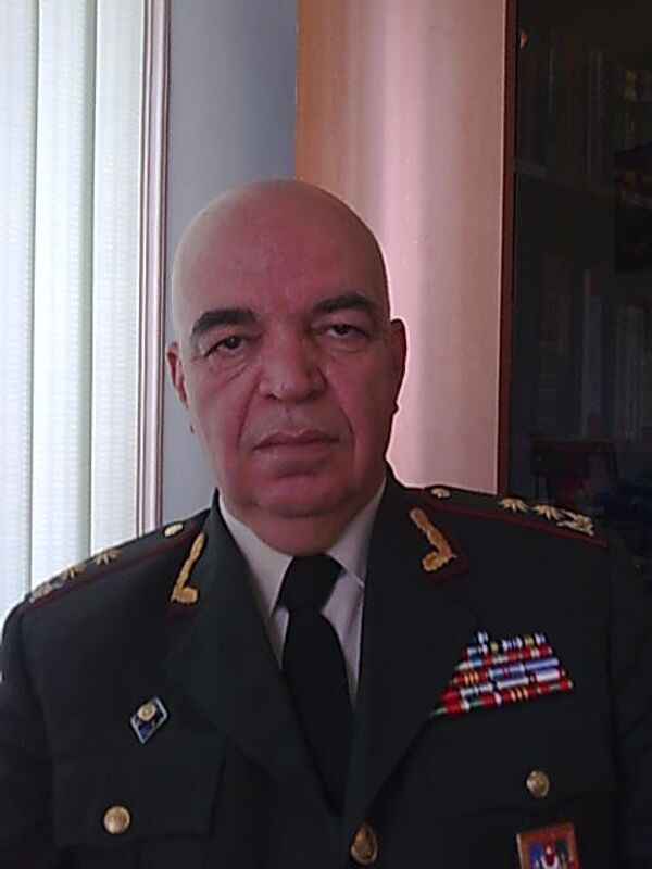 Генерал-лейтенант в отставке, старший преподаватель Военной академии вооруженных сил имени Гейдара Алиева Яшар Айдемиров Генерал-лейтенант в отставке, старший преподаватель Военной академии вооруженных сил имени Гейдара Алиева Яшар Айдемиров - Sputnik Азербайджан
