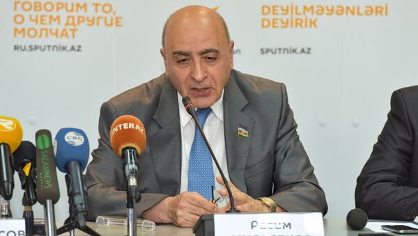 Политолог Расим Мусабеков - Sputnik Азербайджан