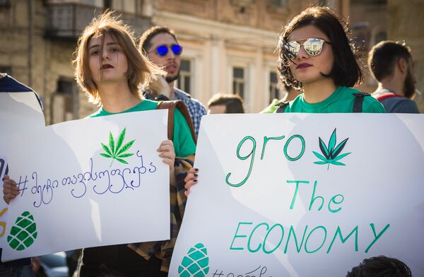 На акции за легализацию марихуаны - Sputnik Азербайджан