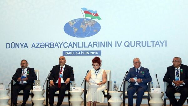 Панель Интеграция в общество и участие в политической жизни в рамках IV Съезда азербайджанцев мира - Sputnik Азербайджан